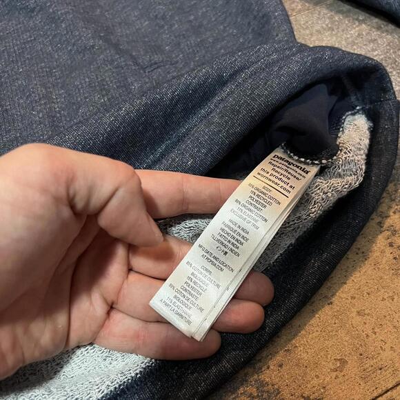 Patagonia Quarter Zip Light Jacket - Picture 6 of 7